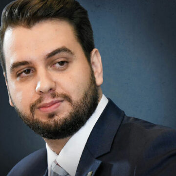 Decisão do STF permite encontros de Carlos e Flávio Bolsonaro com Filipe Martins