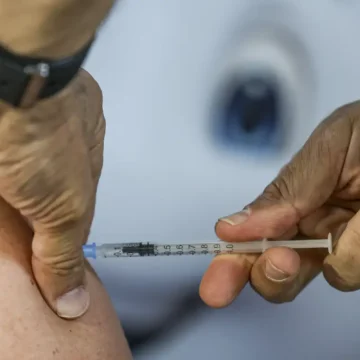 Dia D de vacinação mobiliza o país para atualização de cadernetas e prevenção contra sarampo Dia D de vacinação mobiliza o país para atualização de cadernetas e prevenção contra sarampo