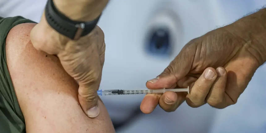 Dia D de vacinação mobiliza o país para atualização de cadernetas e prevenção contra sarampo Dia D de vacinação mobiliza o país para atualização de cadernetas e prevenção contra sarampo