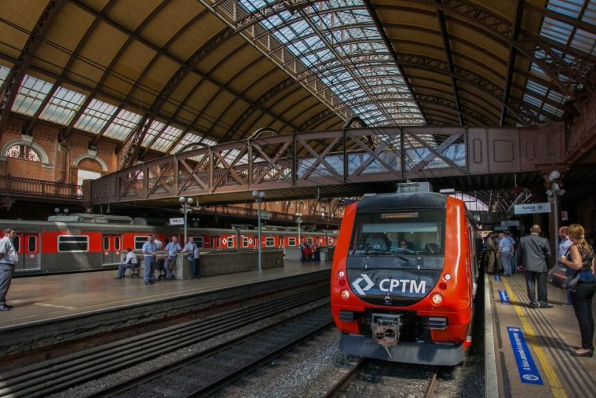 Ferroviários da CPTM mantêm paralisação e exigem garantia de empregos após assembleia Ferroviários da CPTM mantêm paralisação e exigem garantia de empregos após assembleia