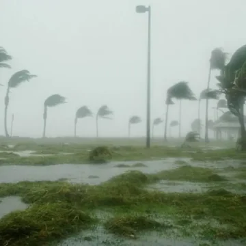 Frente fria intensa atinge o sul do Brasil com tempestades e ventos fortes