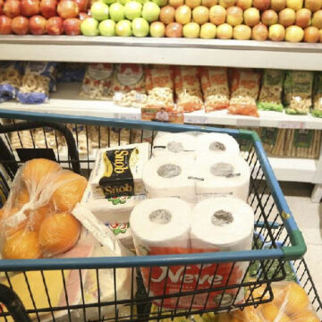 Inflação e endividamento: o cenário que encarece as compras e afeta o varejo Inflação e endividamento: o cenário que encarece as compras e afeta o varejo