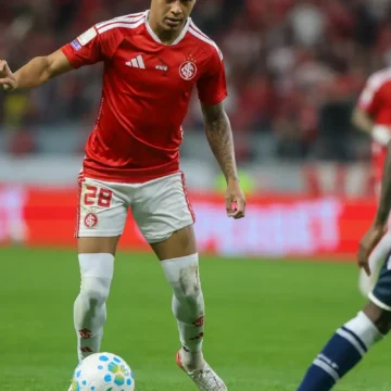 Internacional deixa zona de rebaixamento após empate dramático com Remo