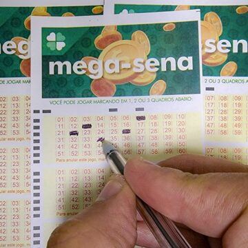 Ninguém acerta a Mega-sena e prêmio do próximo concurso chega a R$ 150 milhões Ninguém acerta a Mega-sena e prêmio do próximo concurso chega a R$ 150 milhões