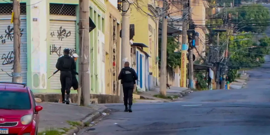 Operação policial no Rio de Janeiro resulta em 13 prisões e quatro mortes Operação policial no Rio de Janeiro resulta em 13 prisões e quatro mortes