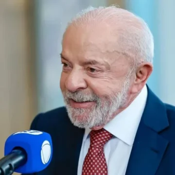 Presidente Lula comenta economia e cenário político em entrevista à TV Record