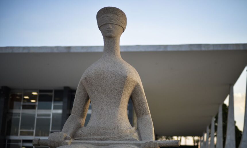 Supremo Tribunal Federal nega pedido de visitas a ex-presidente em prisão domiciliar no Dia dos Pais Supremo Tribunal Federal nega pedido de visitas a ex-presidente em prisão domiciliar no Dia dos Pais