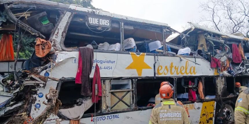 Transporte clandestino: ônibus de acidente em Petrópolis operava sem autorização da ANTT Transporte clandestino: ônibus de acidente em Petrópolis operava sem autorização da ANTT
