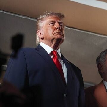 Trump suspende ataques ao Irã e condiciona decisão a acordo diplomático