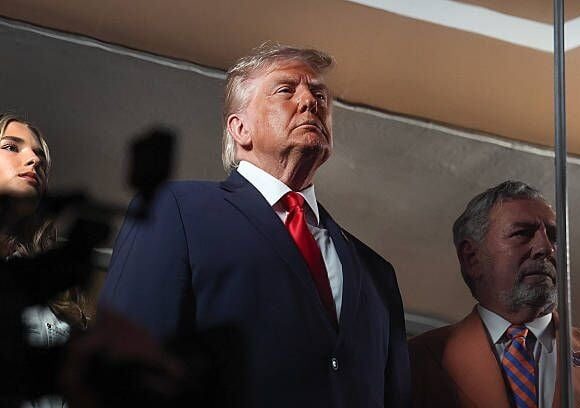 Trump suspende ataques ao Irã e condiciona decisão a acordo diplomático Trump suspende ataques ao Irã e condiciona decisão a acordo diplomático