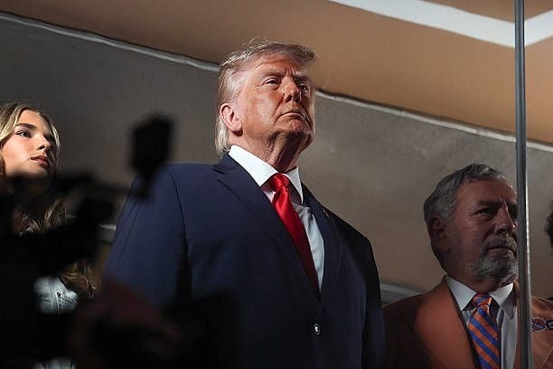Trump suspende ataques ao Irã e condiciona decisão a acordo diplomático Trump suspende ataques ao Irã e condiciona decisão a acordo diplomático