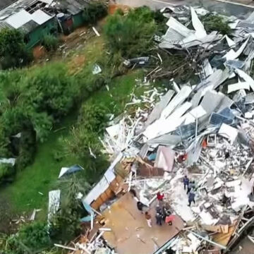 Ventos intensos causam destruição em Minas do Leão e desalojam centenas de moradores