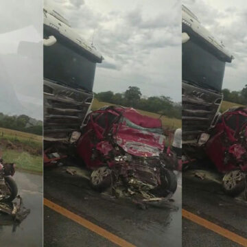 Colisão frontal na Br-364 deixa dois mortos e bloqueia totalmente a rodovia