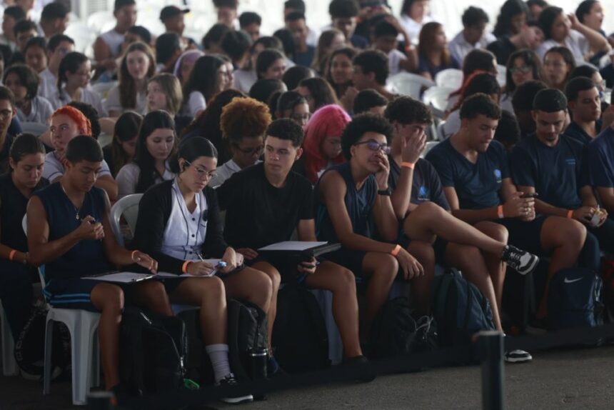 Enem 2026 reúne 2 mil estudantes no Rio de Janeiro para aulão preparatório Enem 2026 reúne 2 mil estudantes no Rio de Janeiro para aulão preparatório