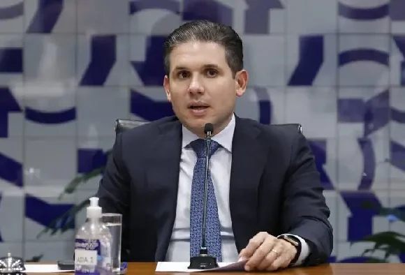 Hugo Motta rejeita acusação de favorecer Daniel Vorcaro após vazamento de diálogos pela PF Hugo Motta rejeita acusação de favorecer Daniel Vorcaro após vazamento de diálogos pela PF