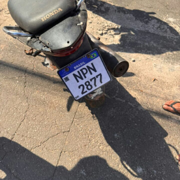 Motociclista sem habilitação é detido com placa adulterada em Várzea Grande