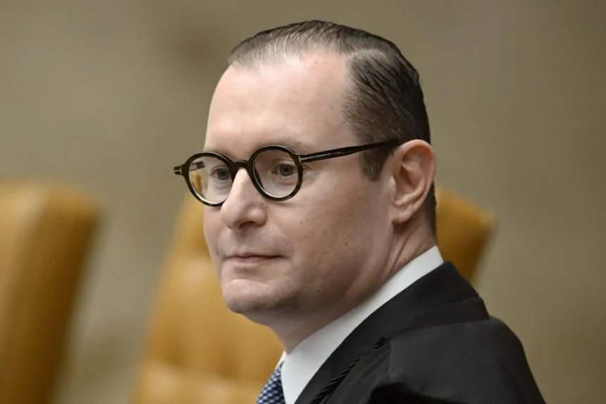 Zanin determina internet gratuita para acesso à Justiça Eleitoral em períodos de votação