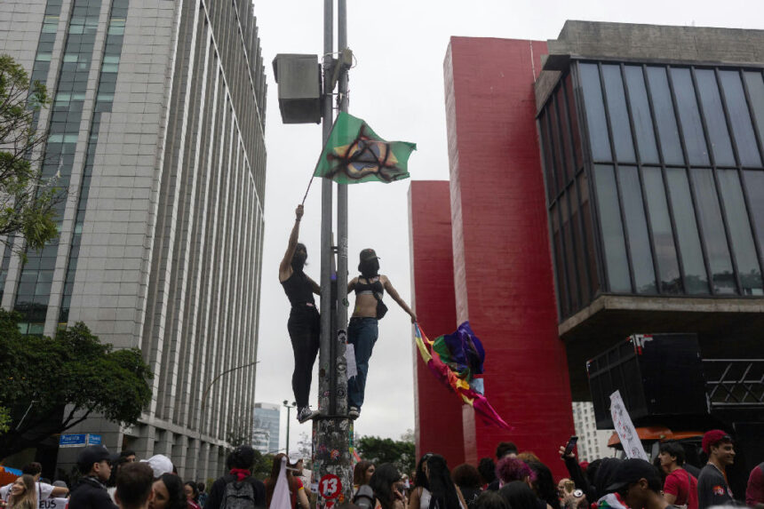 Análise do discurso político: coerência e estratégias em campanhas eleitorais Análise do discurso político: coerência e estratégias em campanhas eleitorais
