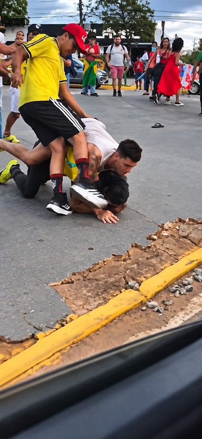Apoiador de Bolsonaro relata espancamento generalizado em manifestação