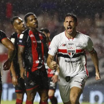Calleri brilha e São Paulo supera o Vitória no Morumbis pelo Brasileirão