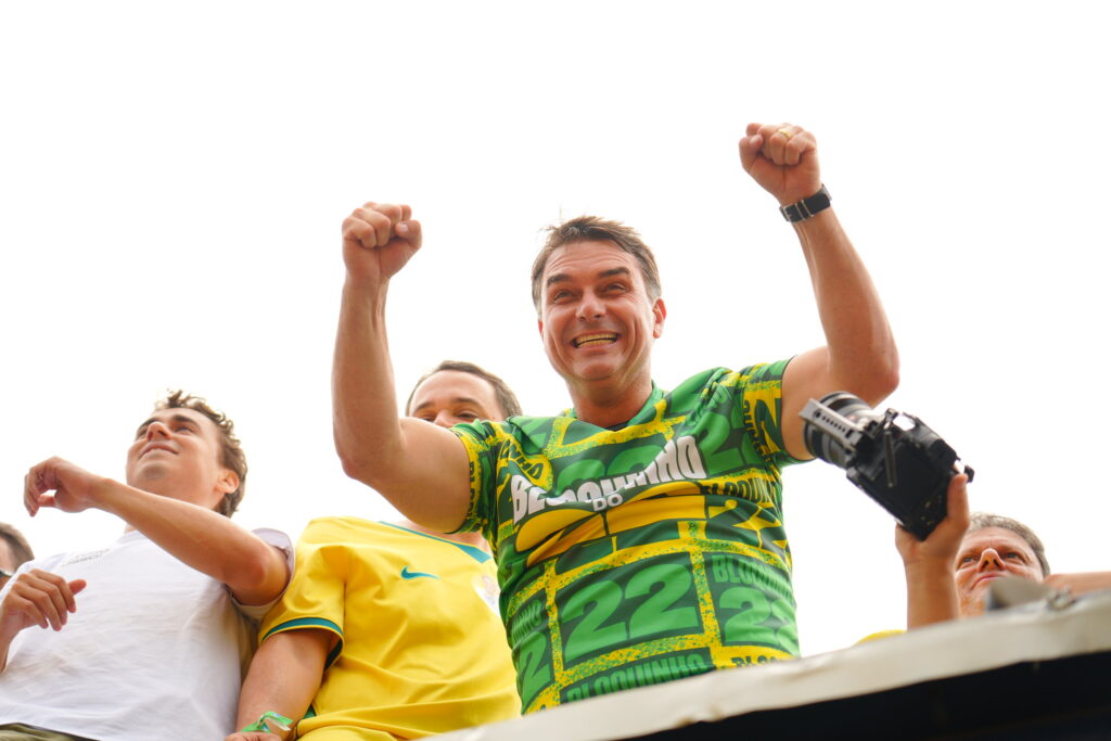 Caminhos para o futuro e a visão política de Flávio Bolsonaro