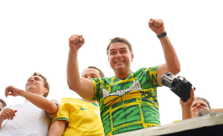 Caminhos para o futuro e a visão política de Flávio Bolsonaro