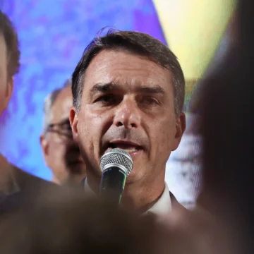 Campanha política de Flávio intensifica mobilização e reage a cenário eleitoral
