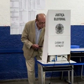 Celular na cabine de votação – Gilmar Mendes nega uso e apresenta versão