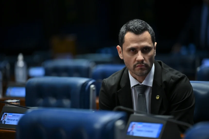 Cleitinho Azevedo confirma apoio a Flávio Bolsonaro em Minas Gerais apesar de atritos na campanha