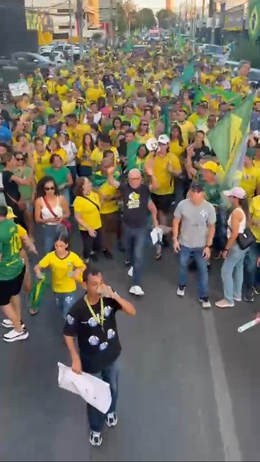 Cuiabá recebe caminhada do Bloquinho do 22 com líderes políticos