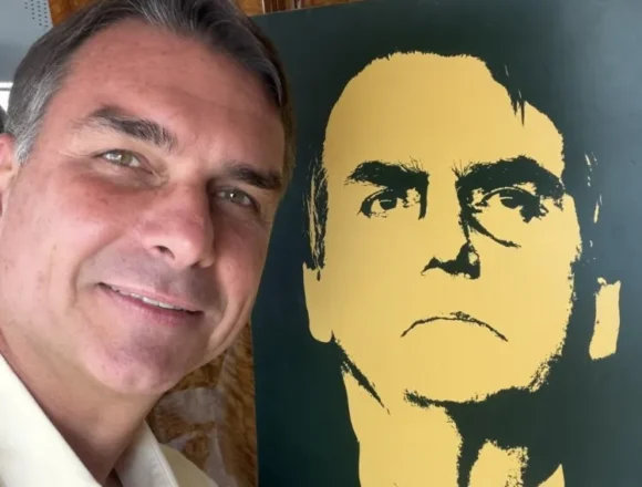 Defesa de ex-presidente informa ao STF sobre o retorno das visitas de Flávio Bolsonaro Defesa de ex-presidente informa ao STF sobre o retorno das visitas de Flávio Bolsonaro