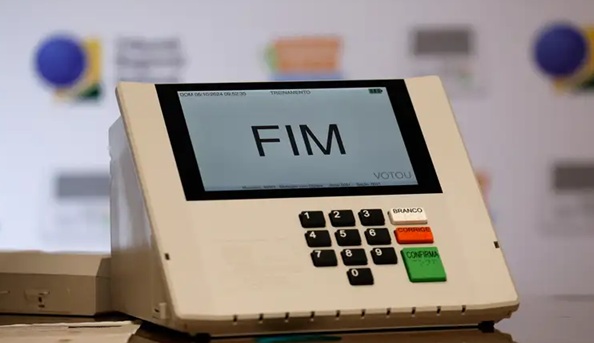 Eleitores definem governadores em cinco Estados e no Distrito Federal