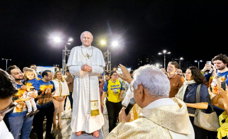 Escultura de São João Paulo II é inaugurada em Cuiabá para marcar 35 anos da visita papal