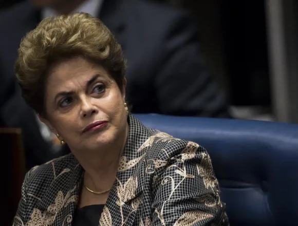 Ex-presidente Dilma Rousseff enfrenta vaias ao votar em Belo Horizonte