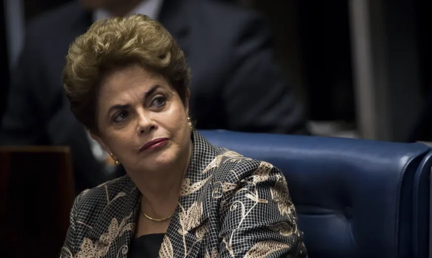 Ex-presidente Dilma Rousseff enfrenta vaias ao votar em Belo Horizonte Ex-presidente Dilma Rousseff enfrenta vaias ao votar em Belo Horizonte