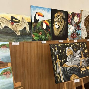 Exposição no Cine Teatro Cuiabá exibe pinturas feitas por reeducandos e menores infratores