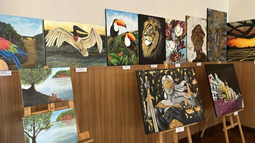 Exposição no Cine Teatro Cuiabá exibe pinturas feitas por reeducandos e menores infratores