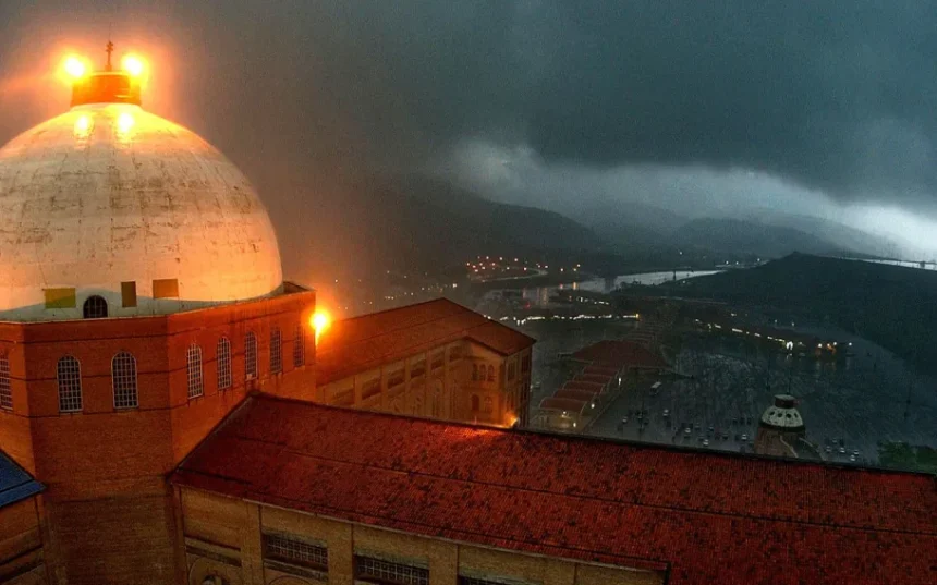 Feriado de 12 de outubro coloca Sul e Sudeste em alerta de temporais