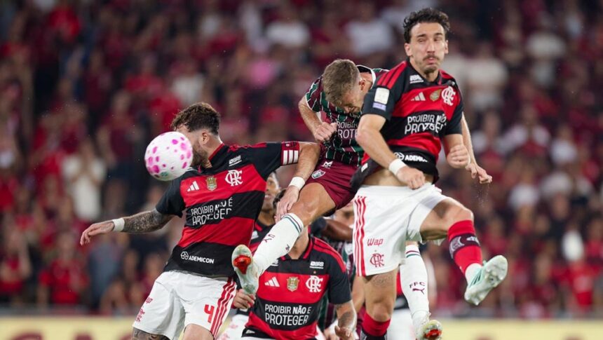 Flamengo supera Fluminense no Maracanã e consolida liderança no Brasileirão Flamengo supera Fluminense no Maracanã e consolida liderança no Brasileirão