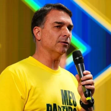 Flávio Bolsonaro detalha propostas econômicas em almoço com empresários do Lide