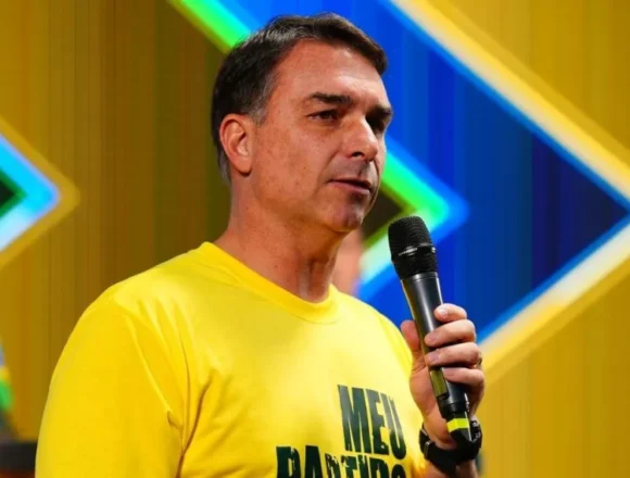 Flávio Bolsonaro detalha propostas econômicas em almoço com empresários do Lide