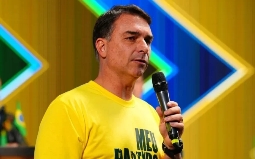 Flávio Bolsonaro detalha propostas econômicas em almoço com empresários do Lide