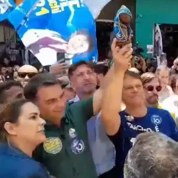 Flávio Bolsonaro vence em Aparecida após polêmica sobre padroeira do Brasil Flávio Bolsonaro vence em Aparecida após polêmica sobre padroeira do Brasil