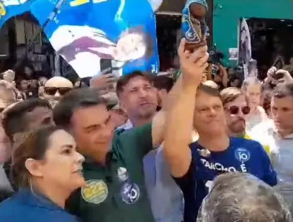 Flávio Bolsonaro vence em Aparecida após polêmica sobre padroeira do Brasil