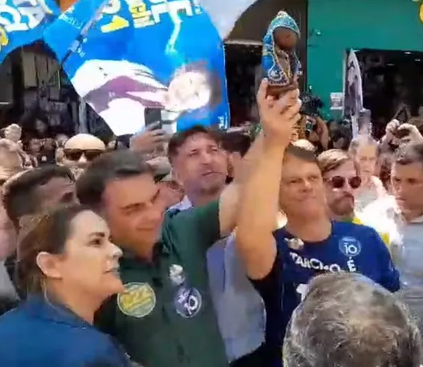 Flávio Bolsonaro vence em Aparecida após polêmica sobre padroeira do Brasil Flávio Bolsonaro vence em Aparecida após polêmica sobre padroeira do Brasil