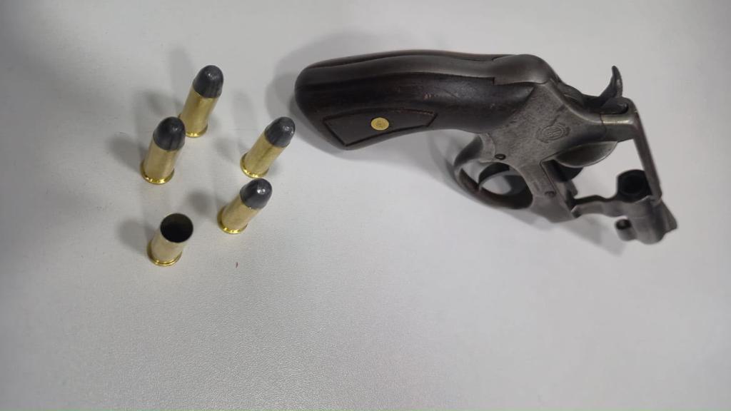 Homem é preso após disparar contra a própria filha adolescente em município
