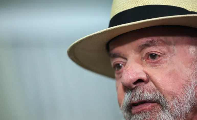 Ibovespa despenca e dólar sobe na pior reação da Bolsa em seis eleições após vitória de Lula