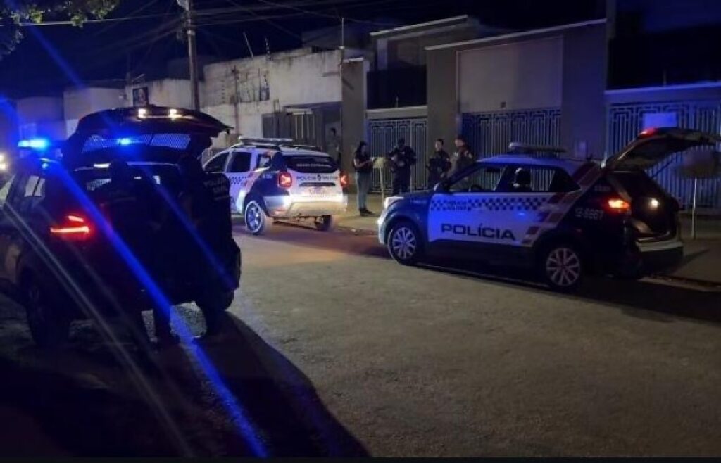 Incêndio destrói imóvel em Pontes e Lacerda após homicídio na madrugada