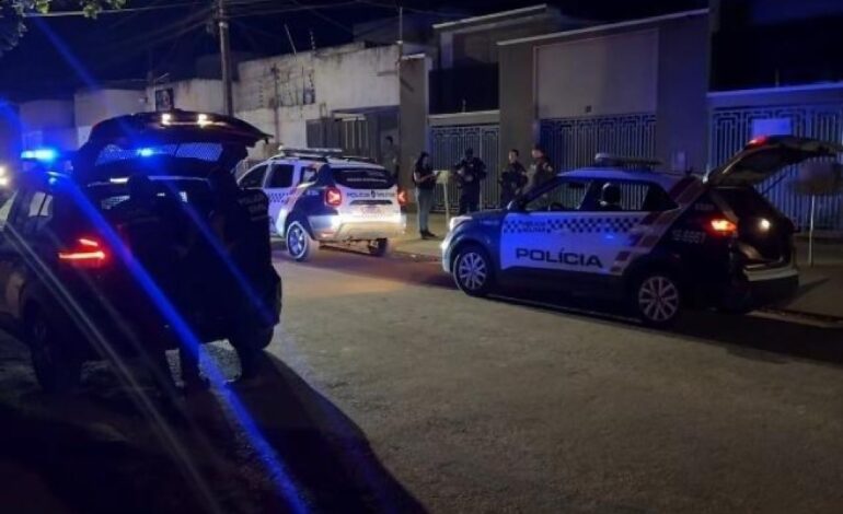 Incêndio destrói imóvel em Pontes e Lacerda após homicídio na madrugada