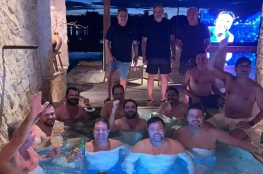 Inquérito da Polícia Federal apura divulgação de foto sigilosa de senador em reunião com políticos
